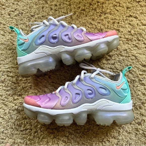 Nike Air VaporMax Plus in Psychic Pink / Light thistle / aurora green Size 5 - Picture 4 of 8